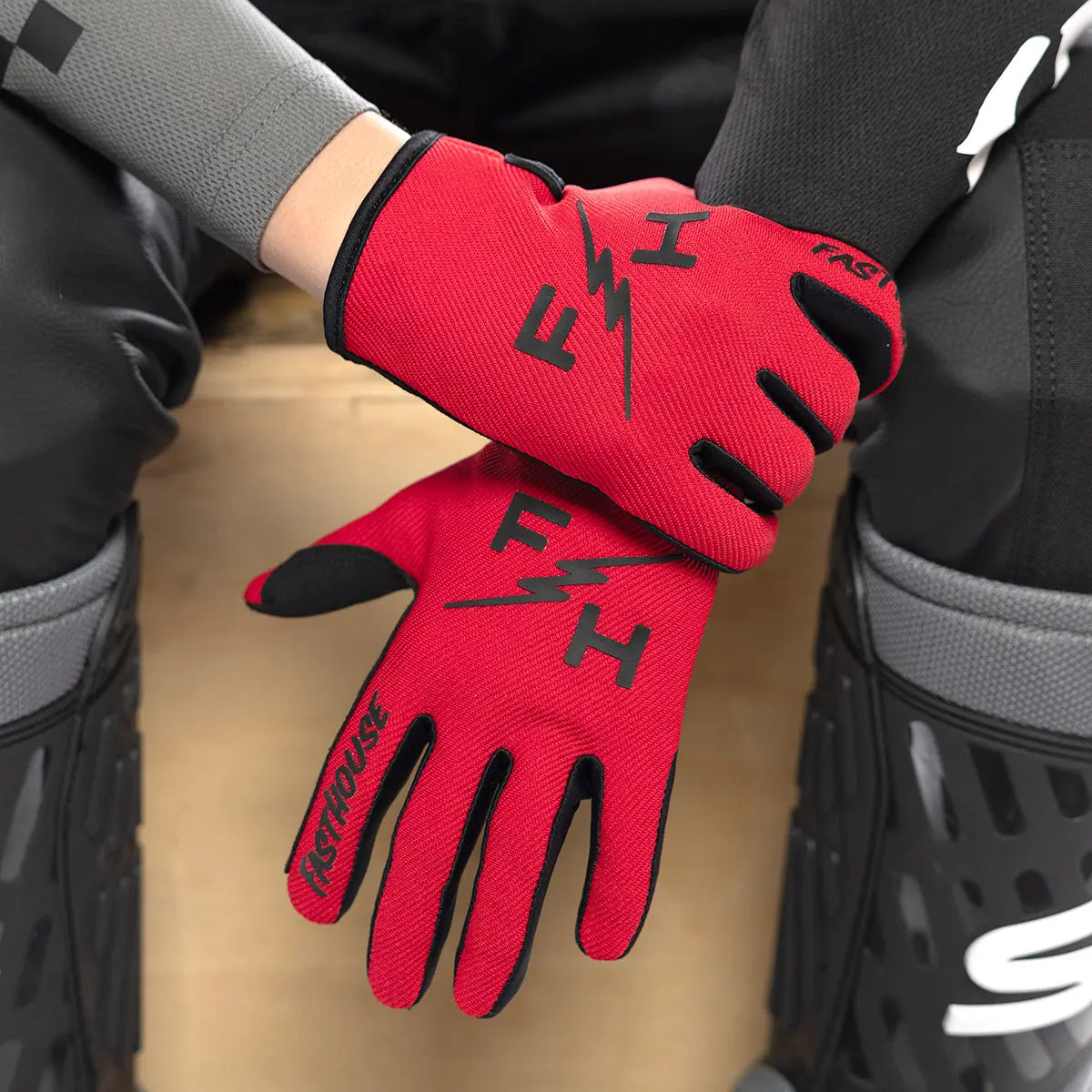 Carbon Eternal Youth Glove